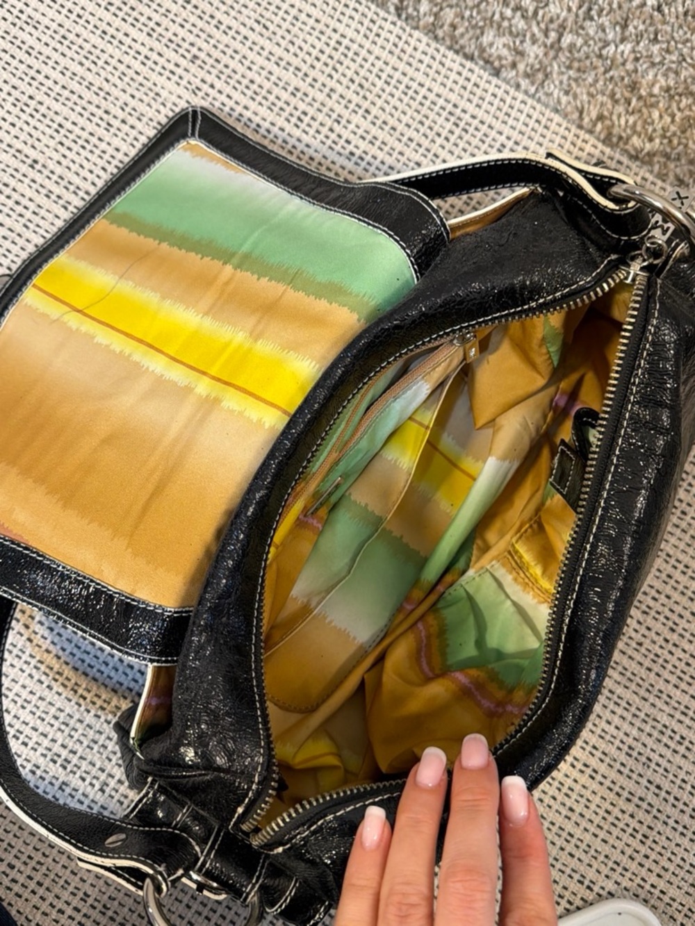 Black Shoulder Bag with Contrasting Stitching - Picture 5 of 11